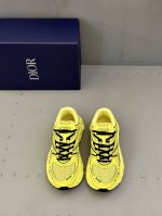 迪奥 Dior B35 Nxt 2025Ss新款运动鞋抢先官网出货 Dior品牌又一新系列运动鞋款迎来了率先曝光。品牌鞋履设计师 Thibo 设计的B35 Nx