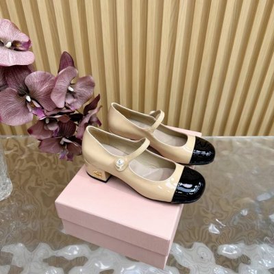 顶级品质 Miu Miu2025夏季新款火爆款玛丽珍粗跟单鞋 全新超美链条装饰搭配 时尚淑女气质十足 双色拼接 又不乏美艳色彩外侧附带弹力象巾 上脚非常方便鞋面