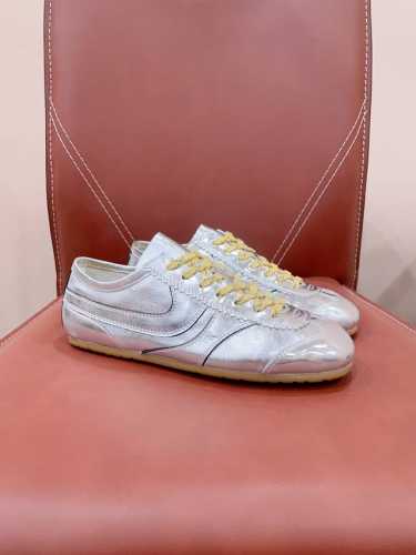 已认证 Drie* Van Noten Dvn 复古德训鞋 情侣款 Drie* Van Noten 2024春夏系列 设计师通过改造、扭曲和颠覆经典元素，打造出