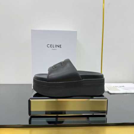 跑量价 赛琳 Celine 2025春夏新款凯旋门厚底沙滩拖鞋上新鞋面采用原版定制全粒面羊皮鞋身带有品牌元素压花图案 面料：全粒面羊皮 内里：羊皮 Size：3 - 点击图像关闭