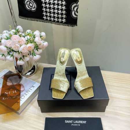 SAIN* LAURENT 圣罗兰YSL 烤漆跟高跟凉鞋经典logo字母设计，上脚超美，原版1:1开模，官网同步 面料：进口丝绒 内里：进口羊皮 鞋底：意大利真 - 点击图像关闭