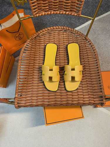 冲量价: P2302025新色，中底全包，全新改版 HermèS 包装升级，版型做工材料升级。 Hermes纯手工鞋 爱马仕拖鞋 2025早春新款原版一样， 师