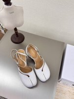 圆跟包头 分趾 后空鞋 Mm6 Maison Margiela 白色 小牛皮 大热时尚风格 白色 Mm6 Maison Margiela的实验性从功能主义的解构