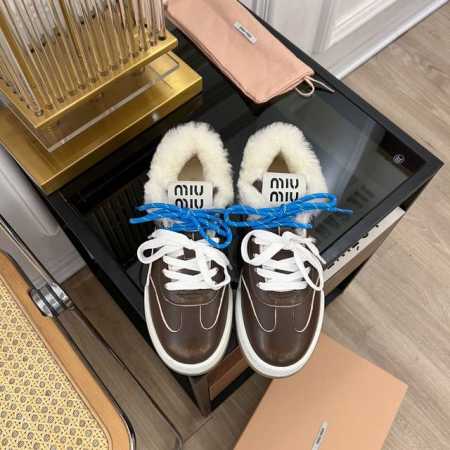 MiuMiu缪缪 2024 miu家2024春夏新品 专柜最新爆款檫色毛毛休闲鞋系列 时尚 简约高级 随意搭配 上脚非常轻便舒适 今年主推款 时尚 简约高级 随 - 点击图像关闭