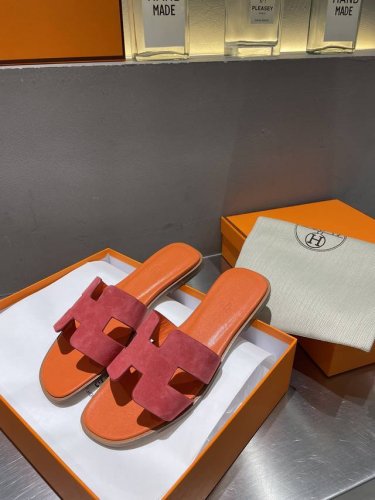 爱马仕 HerméS 经典 工 字拖 高品 原版工艺 红配橙色 款式经典 简约 此款主要对比的就是工艺 品质 爱马仕 HerméS 夏天开始不一样的夏天生活 爱
