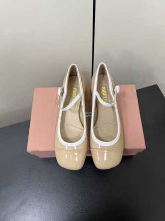 Miu Miu 缪缪 2025早春新品钮扣粗跟玛丽珍专柜主打最新走秀款 蝴蝶结复古玛丽珍粗跟单鞋火爆上新！ 缪家高货 顶级工艺打造精品质感 无敌舒适 绝对是一见 - 点击图像关闭