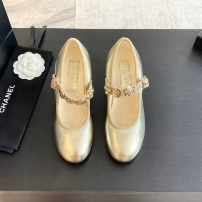 代购级皮面 布面 Chanel 24Ss 春夏新款 手工坊系列 小羊皮玛丽珍，小圆头 可爱指数十颗星 精致山茶花五金装饰 深肉粉色 高密度毛巾内里，脚感超舒服