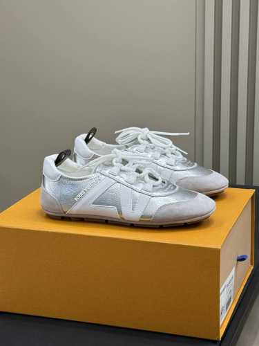 ss25 New Arrival～ 从足尖来到街头，在 Balletcore 演变的关键节点，Lv用名为 Lv Sneakerina 的鞋款，给出了柔软之外更多