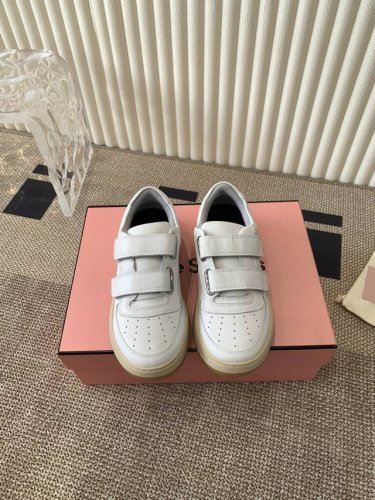 女 男400情侣款Acne Studios 笑脸魔术贴小白鞋欧阳娜娜同款 谁会拒绝一双奶香奶香的小白鞋 上脚也太可爱了 原版一比一复刻出货 所有细节材料绝对到位