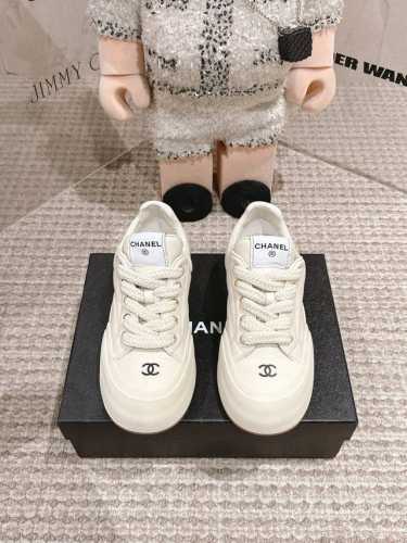 Chanel 25K 专柜新款单鞋 天花板顶级品质 这款靴子真的是小个子福星，厚底5Cma 更精致一点 菱格，显腿瘦，关键是上脚很舒服 鞋面：进口牛皮 内里：皮
