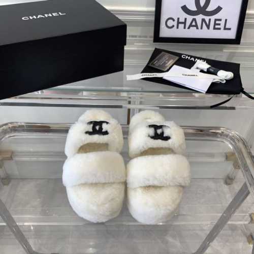 Chanel 新款毛毛拖鞋 柔软蓬松的毛毛 增高显腿长 秋冬搭配袜子休闲又慵懒 进口澳洲真羊毛 手感细腻柔软丝滑 原版开模橡胶底 Size：35-39 40 4