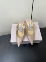 Jimmy Choo 吉米周经典钻石链条 尖头高跟拖鞋水晶鞋 超绝的水晶鞋 美到移不开视线 鞋型做的非常秀气 不会过分窄长，内部空间很足 让脚趾能足够的放松，水