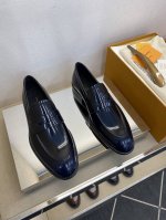 L*V 高货 时尚正装皮底 正码：39一44， 6.5一9 ： 经典款小皮鞋型！货！顶级手工艺意大利全面进口原皮料小牛漆面牛皮 超强质感、手感 ，内里进口小牛皮