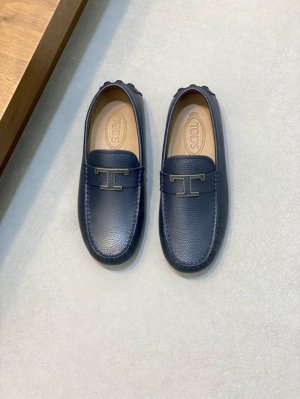 Tod's 托德斯 新款男士豆豆鞋懒人鞋驾车鞋 莞产原材料猛货，采用光滑小牛皮、粒面牛皮革和绒面皮革制作，纹理均匀细腻，质感超强，马克缝线精工制作，正面饰以同材