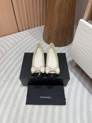 单鞋 - 24Ss新款chane*小香链条蝴蝶结单鞋平底 粗跟 一款充满香家气息的神鞋，今年爆火的蝴蝶结装饰搭配经典穿皮链条元素，高级的淑女气质 鞋子千千万，对