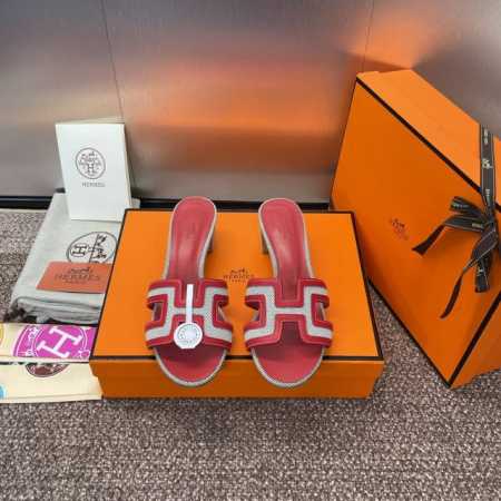 工厂价平底 高跟 爱马仕 Hermes 春夏经典款 Oasis 粗跟拼色工字拖女鞋 圆头露趾凉拖鞋 材质：进口小牛皮+水染羊皮水里+意大利真皮大底 跟高：平底 - 点击图像关闭