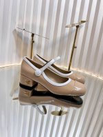 独家新品Miumiu Ss25 New Arrival miu家2025春夏粗跟玛丽珍新品 光泽牛漆皮鞋面一字带 鞋跟金属Miumiu logo饰以点缀 细节质