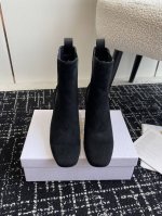 代购级 Dior 迪奥 24ss 秋冬新款 lcon cd 粗跟短靴 这款 Dior Icon 带跟及踝靴是二零二四冬季成衣系列新品，彰显 Dior 的经典标识