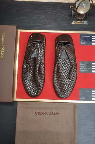 出厂价P Botteg Venetta Bv 钱包鞋 独家新款 官网新款 鞋面以上乘的顶级小牛皮制作 细腻的手感 流淌奢华的质感 为精致男士量身制作 铸就高贵气