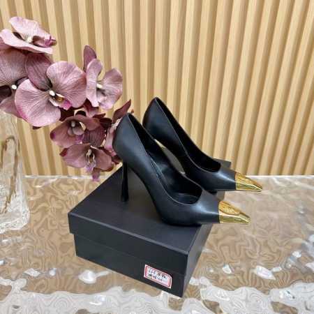 顶级品质Saint Laurent 圣罗兰Lee金属扣单鞋 YSL姐姐的美丽尤物高跟鞋 又是人间圣罗兰 Rose同款的小方头 高跟鞋化很好修饰脚型，奢华金属链 - 点击图像关闭