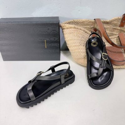 高品质出厂 ！小众潮牌Dries Van Noten DVN 2024春夏系列沙滩水台凉鞋！设计师通过改造、扭曲和颠覆经典元素，打造出实用而富有设计感时尚简约凉