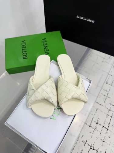 Bottega Venetabv Blink系列纽结编织饰带平底拖鞋 Ins 小红书巨多网红明星上身 真的太美了高级穿着又仙女 简约时髦又有设计感而且非常非常好