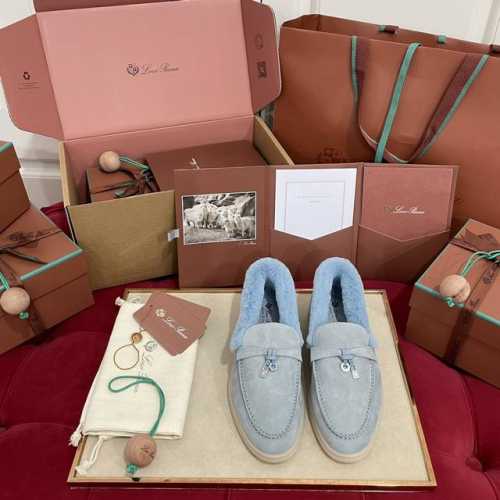 代购级版本 Loro Piana2024Open walk 秋冬海狸毛系列！ 秋冬怎么可以没有一个软糯糯的保暖神器，承包你冬天的御寒，一直以来以高级简约的设计风