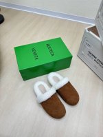 羊羔毛编织拖鞋 编织皮 BV 牛反绒编织拖鞋 羊羔毛 真毛哦 手工制造 BV 棕色牛反绒皮 编织搭配牛反绒皮 搭配 羊羔毛 这款经典款 简直bv最新天花板啦 厚