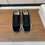 Brunell* Cucinell* 新款休闲运动鞋。鞋面采用进口牛绒纯手工串联珠链配饰！内里垫脚是高密斜纹棉布，原版开模大底！上脚超舒适。 码数：35-42