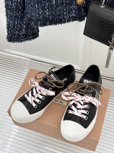 布面 皮面 Miu Miu 缪缪25Ss秀场新品 时尚休闲帆布鞋小白鞋 双鞋带设计独特风格 上脚一如既往的舒服 ！ 小细节完美把控 材质版型细节跟足Yb Siz