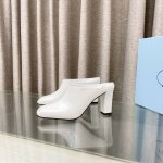 380 Prada 普拉达 25Ss 春夏新款 粗跟 方头 穆勒半拖鞋 后空高跟凉鞋 简单的设计大概就是它最让人喜欢的点 不是烂大街的那种 很有自己的品牌个性