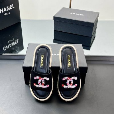 厂价 高版本 Chanel香奈儿电绣双C的Logo编织 渔夫拖鞋 一字拖鞋 专柜原版开发 正品工艺 鞋正中的双C Logo点缀恰到好处 简约大方. 羊皮面小香拖