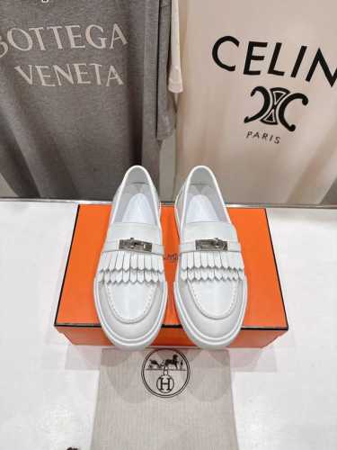 高版本出厂 Hermes 爱马仕H家25Ss新款流苏休闲鞋乐福鞋 经典休闲风格+H家经典五金扣设计，经典耐看！原版倒模楦型，极致1:1形体，进口小牛皮呈现出精致