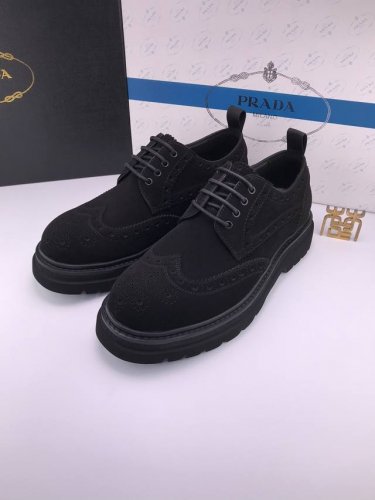 4Cm厚底 prad* 超轻发泡厚底 磨砂牛皮 高档大头皮鞋 精头层磨砂牛皮 绒面平整 色泽均匀自然 手工折边 牙边 镂空 双缝线工艺 质感强 档次高 全包羊皮