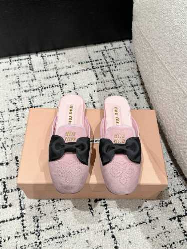 Miu Miu 缪缪 25 早春新品 专柜主打最新走秀款 蝴蝶结复古玛丽珍平底半拖火爆上新！ 缪家高货 顶级工艺打造精品质感 无敌舒适 绝对是一见钟情款！时尚百