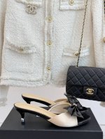 厂价 chane* 小香25C春夏新品蝴蝶结 高跟拖鞋 真的强烈推荐这一系列真的太美了 蝴蝶结设计上脚精致优雅 香家设计理念 总让我出乎意料的惊讶 鞋面采用原版