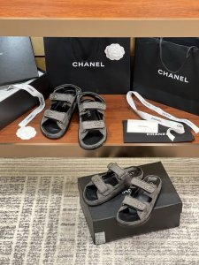 真皮大底高版本，颜色超全，且持续同步专柜增加中！ 凉鞋 拖鞋 Chane※ 香家经典魔术贴凉鞋沙滩鞋拖鞋 炸街款今年必须入手的小香凉鞋 小红书一大帮潮人秀，着实