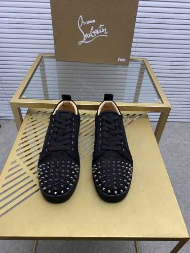 定做款 出厂价 。Christian Louboutin Cl红底鞋 专柜系列，情侣休闲板鞋 独家热款发布活动乳胶垫脚成品大底车线女35-40#男38#-46,