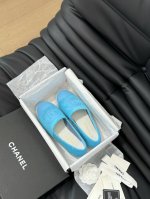 新色上新 新版本Chanel 渔夫鞋 重磅来袭配送全套顶级包装 我家的渔夫鞋质量不多介绍了哈，拿过的都知道！原版定制的鞋面，并且我家的大底是原版半透明大底，不透