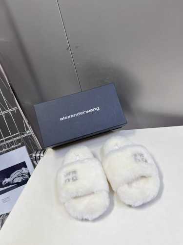 Alexander wang 亚历山大王羊毛拖鞋 太好看了～很难不爱！ BLING BLING秋冬毛毛拖 露腿神器，没有比大王更懂女人心了 要闪更要美 搭配袜子