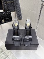 saint Laurent 圣罗兰 Ysl 新款高跟凉鞋拖鞋 原版套楦 顶级品质 鞋面：牛皮 垫脚：进口羊皮里 五金：原版开模定制 大底：真皮大底 跟高：11C