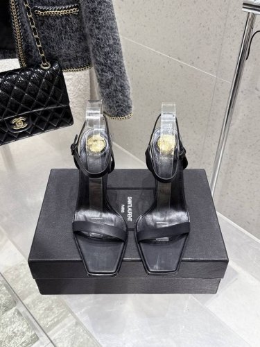 saint Laurent 圣罗兰 Ysl 新款高跟凉鞋拖鞋 原版套楦 顶级品质 鞋面：牛皮 垫脚：进口羊皮里 五金：原版开模定制 大底：真皮大底 跟高：11C