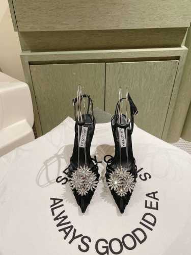 Aquazzur* 菠萝早春专柜新品仙女时装鞋系列，大量上新同步官网全系列均可定制龙年主打一个火爆，全网各大网红纷纷开秀，绝美的穿搭系列！ ★★★★★ 鞋面 烫