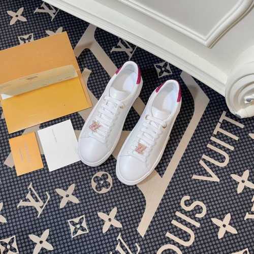 橙子出厂价 Louis Vuitton 路易威登 Lv小白鞋 休闲鞋 运动鞋板鞋 经典版型运动鞋，水晶扣件呼应鞋尾设计，赋予运动鞋精致高级的气质。轻松增高，简约