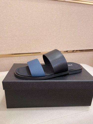 工厂p价 prada 拖鞋 顶级代购 男士春夏拖鞋专柜同步 鞋面意大利进口牛皮搭 标志图形高品质工艺 鞋底 原厂特供原版底 独家活动成型底超级舒适 原厂跟单货