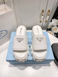 橙子出厂价p prada 普拉达 初夏新款 同色三角标 编织厚底拖鞋 休闲凉拖 码数 34-42