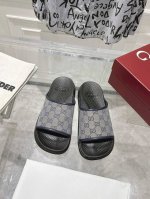 出 Gucci25S新款男士老花拖鞋整双鞋子采购Zp开发打造 全部定制材料 独家开模大底 细节全部对版出货 连包装也做到跟正品一样 码数40-46