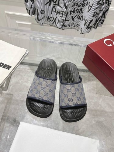 出 Gucci25S新款男士老花拖鞋整双鞋子采购Zp开发打造 全部定制材料 独家开模大底 细节全部对版出货 连包装也做到跟正品一样 码数40-46