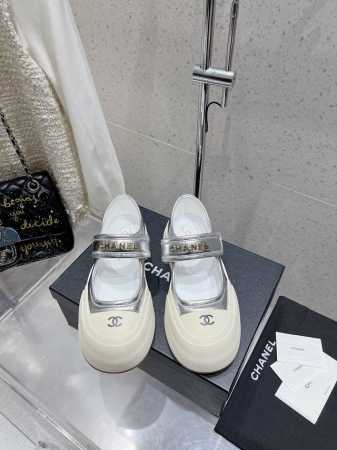 Chanel 香奈儿小香经典休闲玛丽珍面包鞋完全原版一比一复刻打造 版型超级正 最新时尚的设计 上脚又酷又时髦 鞋面选用 牛皮材质.内里材质：纯羊皮，双层加厚耐 - 点击图像关闭