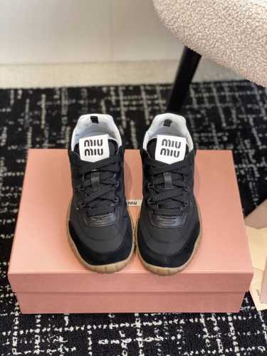 代购级 全新升级原版开模 Miumiu 缪缪 25Ss 春夏新款 饼干鞋 阿甘鞋休闲运动鞋 Miumiu最新爆款 前卫大胆的设计，Miu Miu风格融于此款厚底